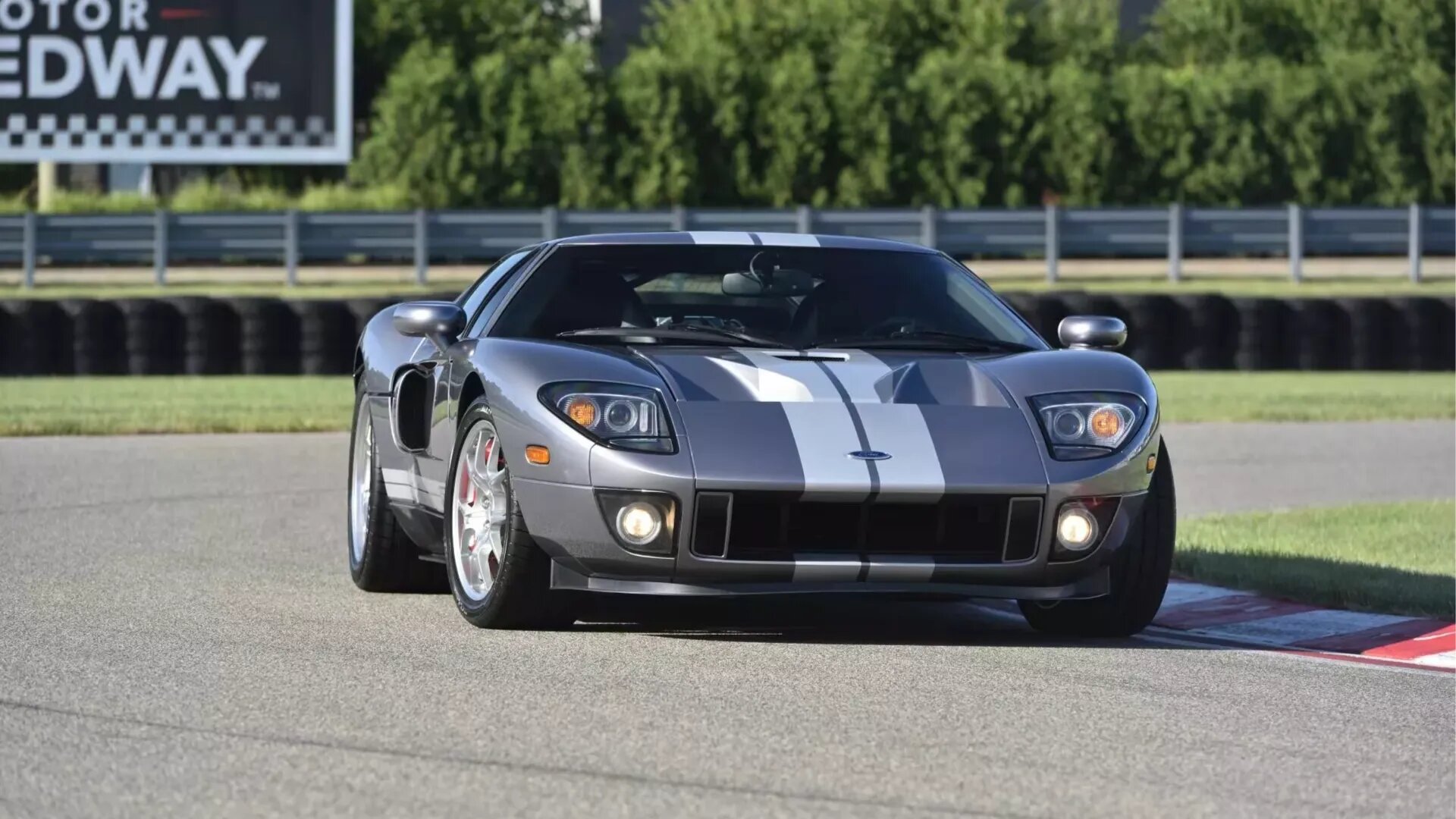 С молотка уйдёт уникальный прототип суперкара Ford GT