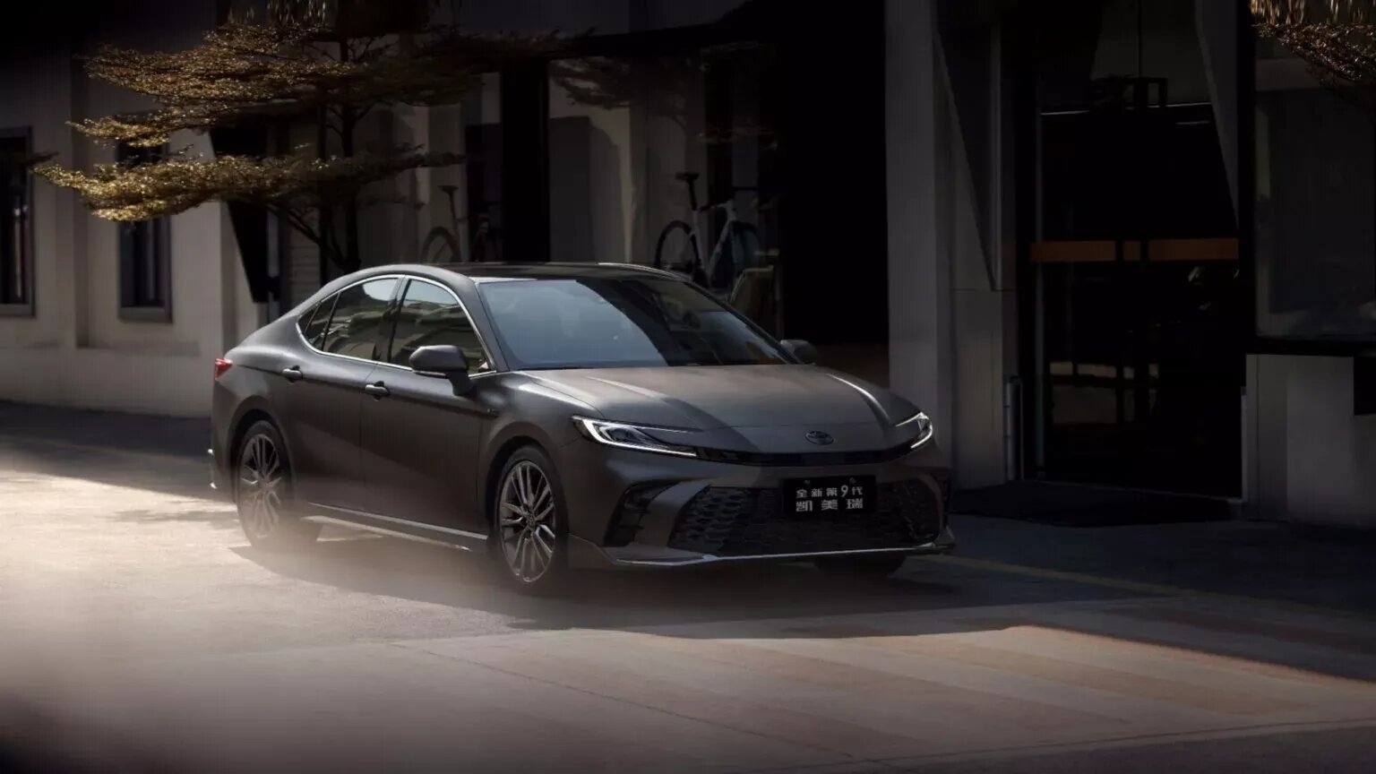 Toyota Camry получила лимитированную версию Glorious Edition с матовой окраской в Китае