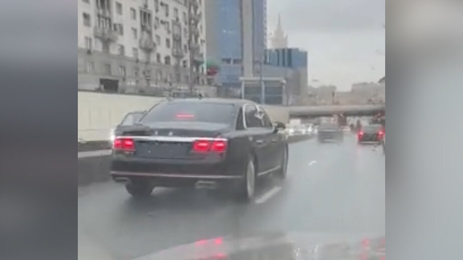 Си Цзиньпин будет ездить по Москве на секретных лимузинах Hongqi 