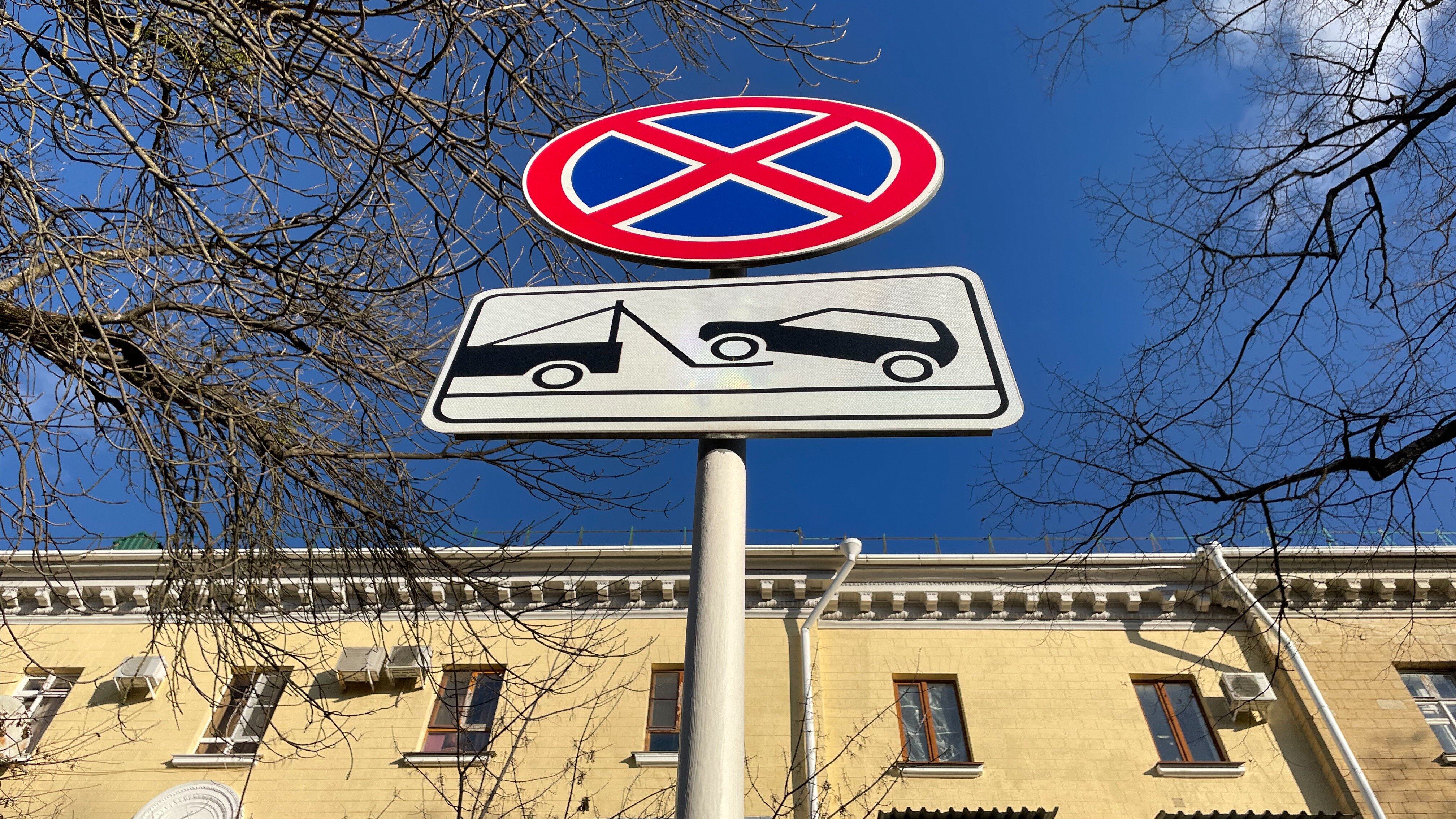 В Москве водители стали реже парковаться под запрещающими знаками