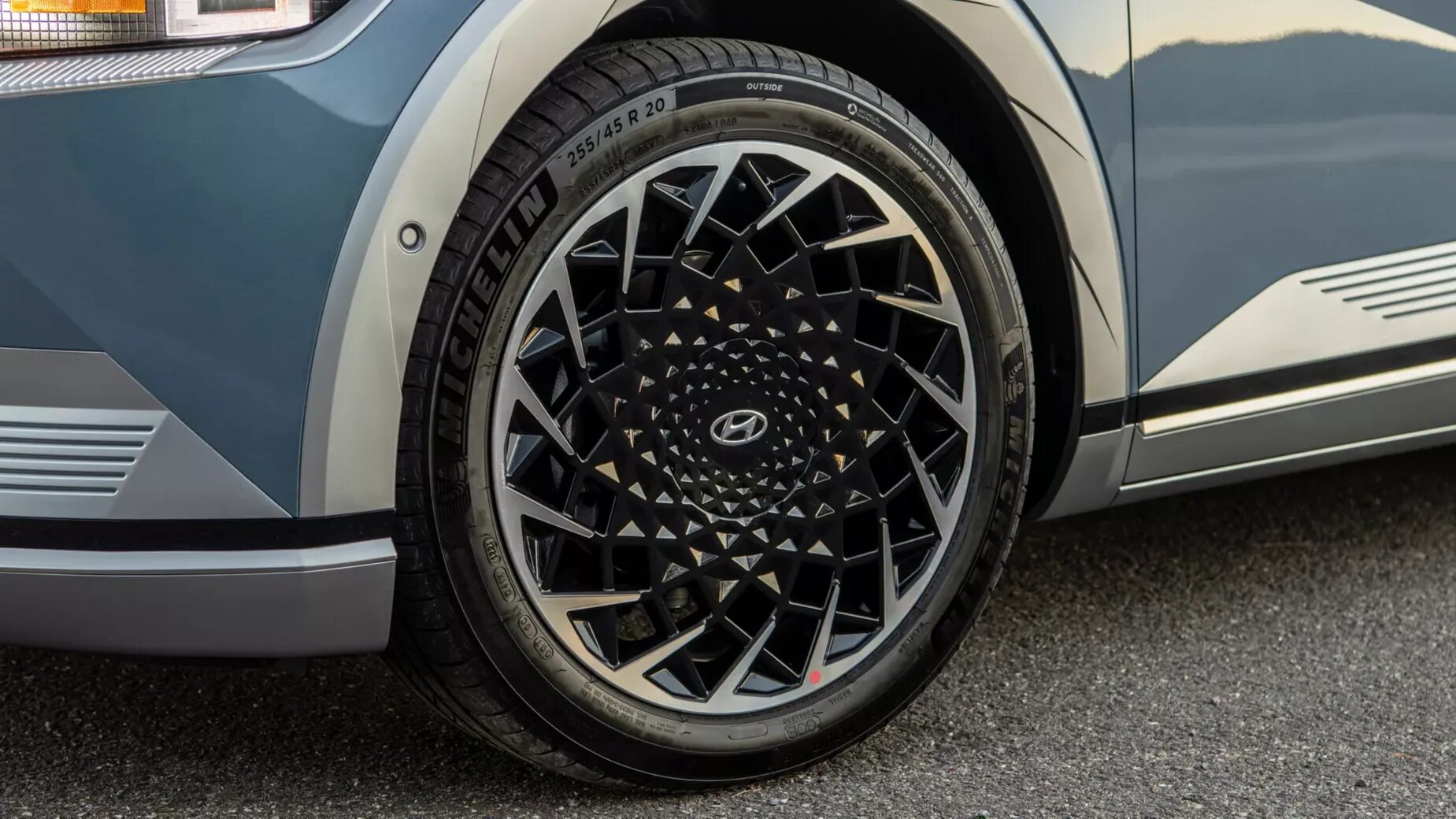 Michelin разработает шины для премиальных электрокаров