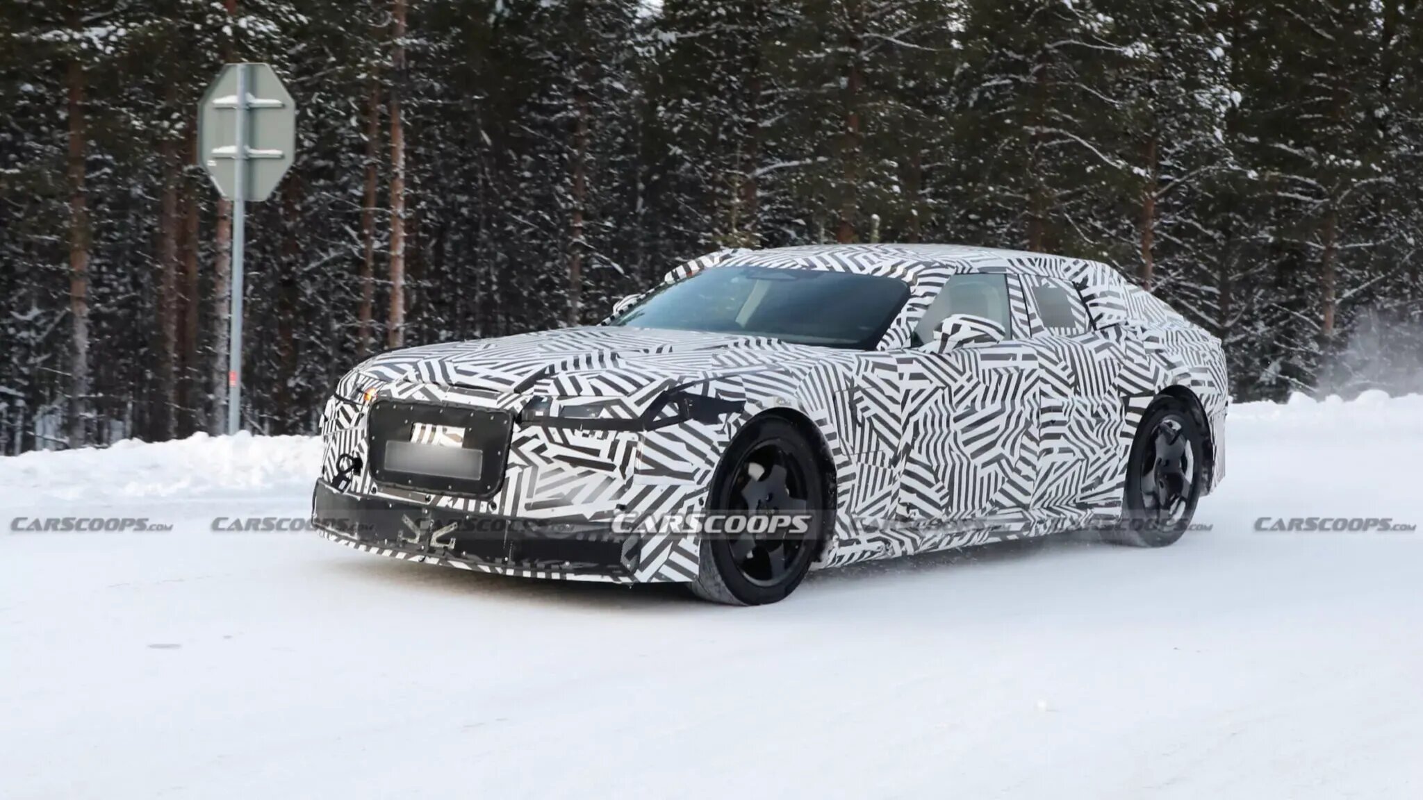 Конкурента Bentley от Jaguar тестируют холодом