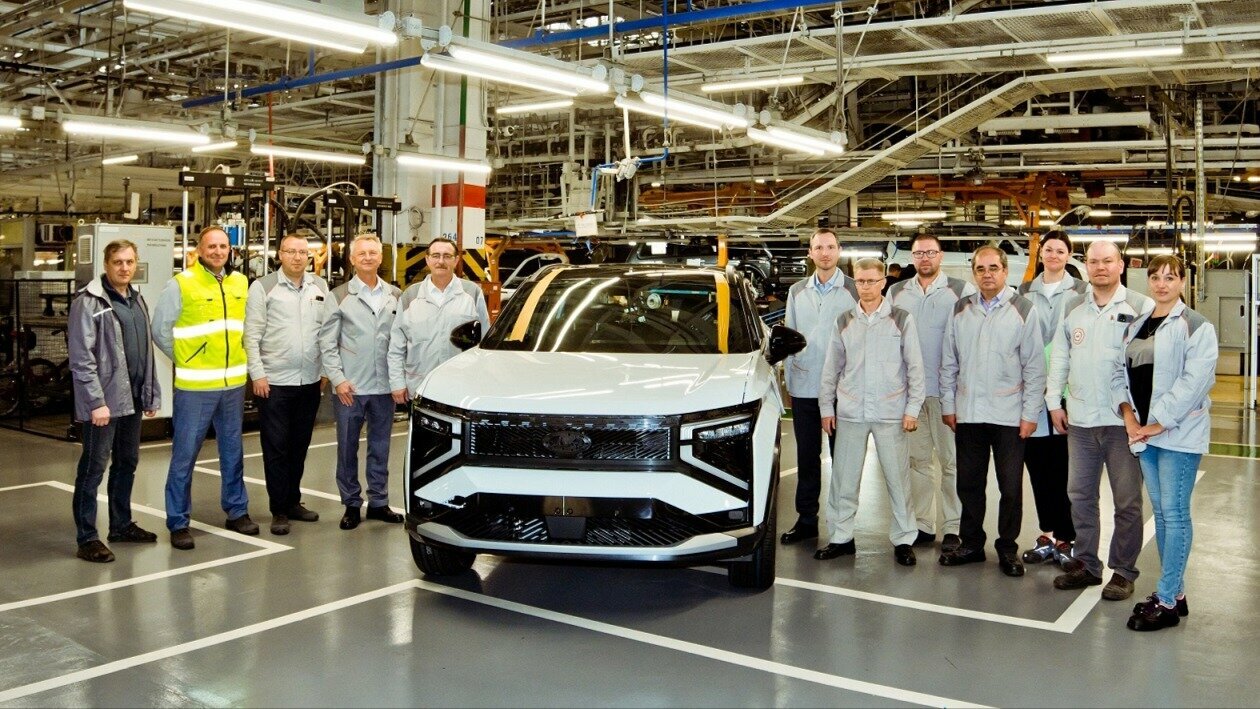 АвтоВАЗ запустил сборку кроссоверов Lada Azimut