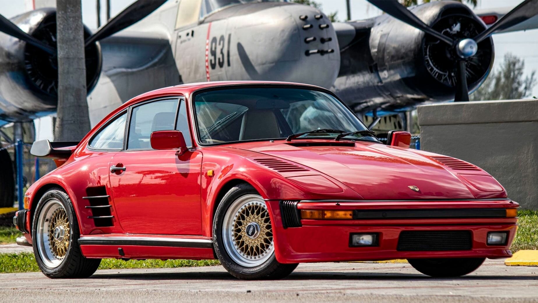 Уникальный Porsche 911 с «плоским носом» уйдёт с молотка