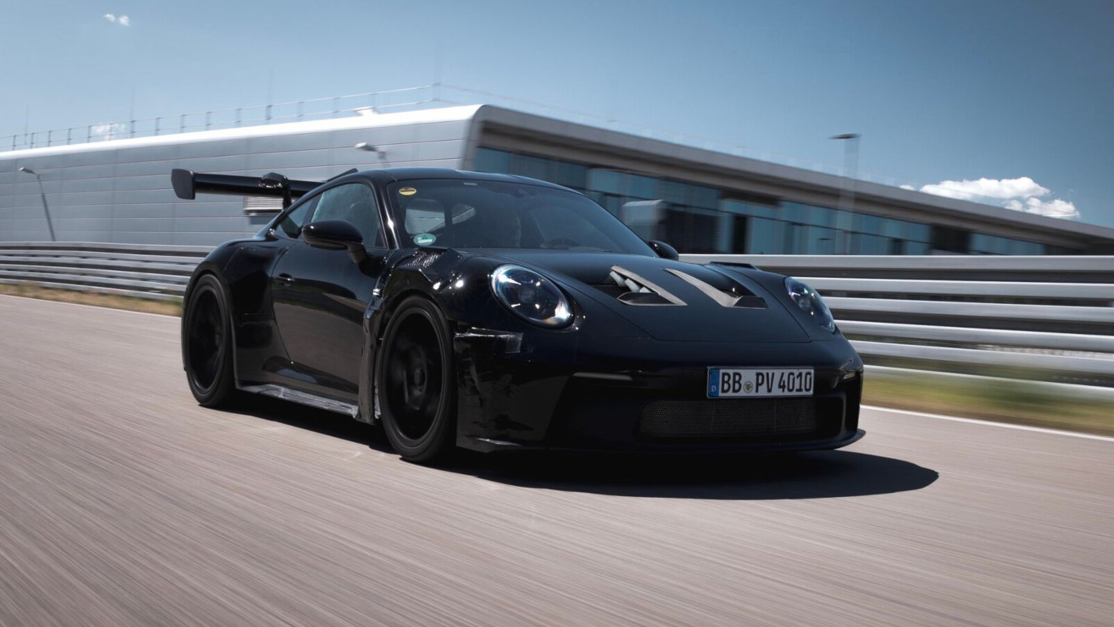 Новый экстремальный Porsche 911 GT3 RS: фото и дата премьеры