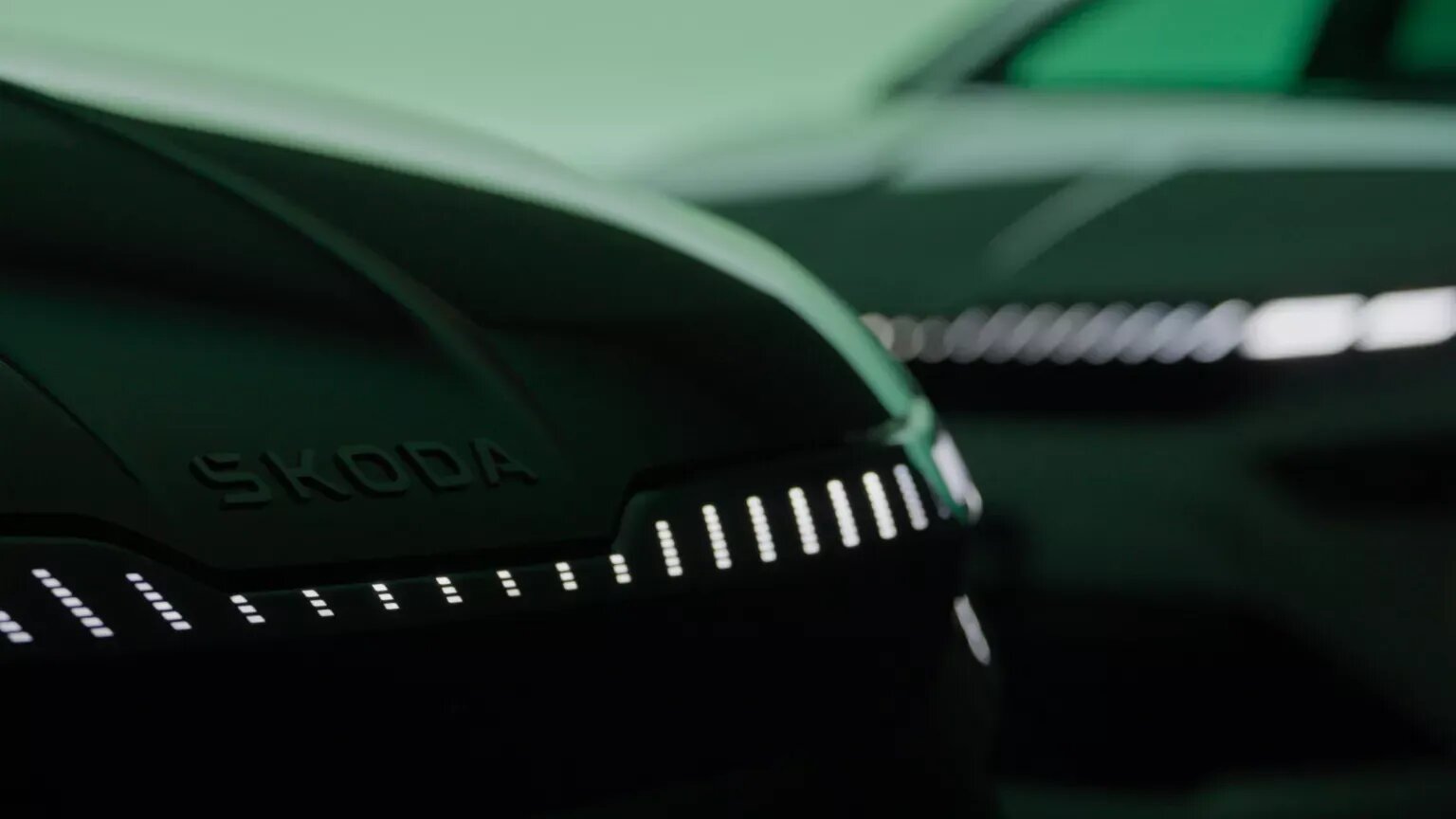 Рестайлинговые электрокроссоверы Skoda Enyaq и Enyaq Coupe: новые тизеры