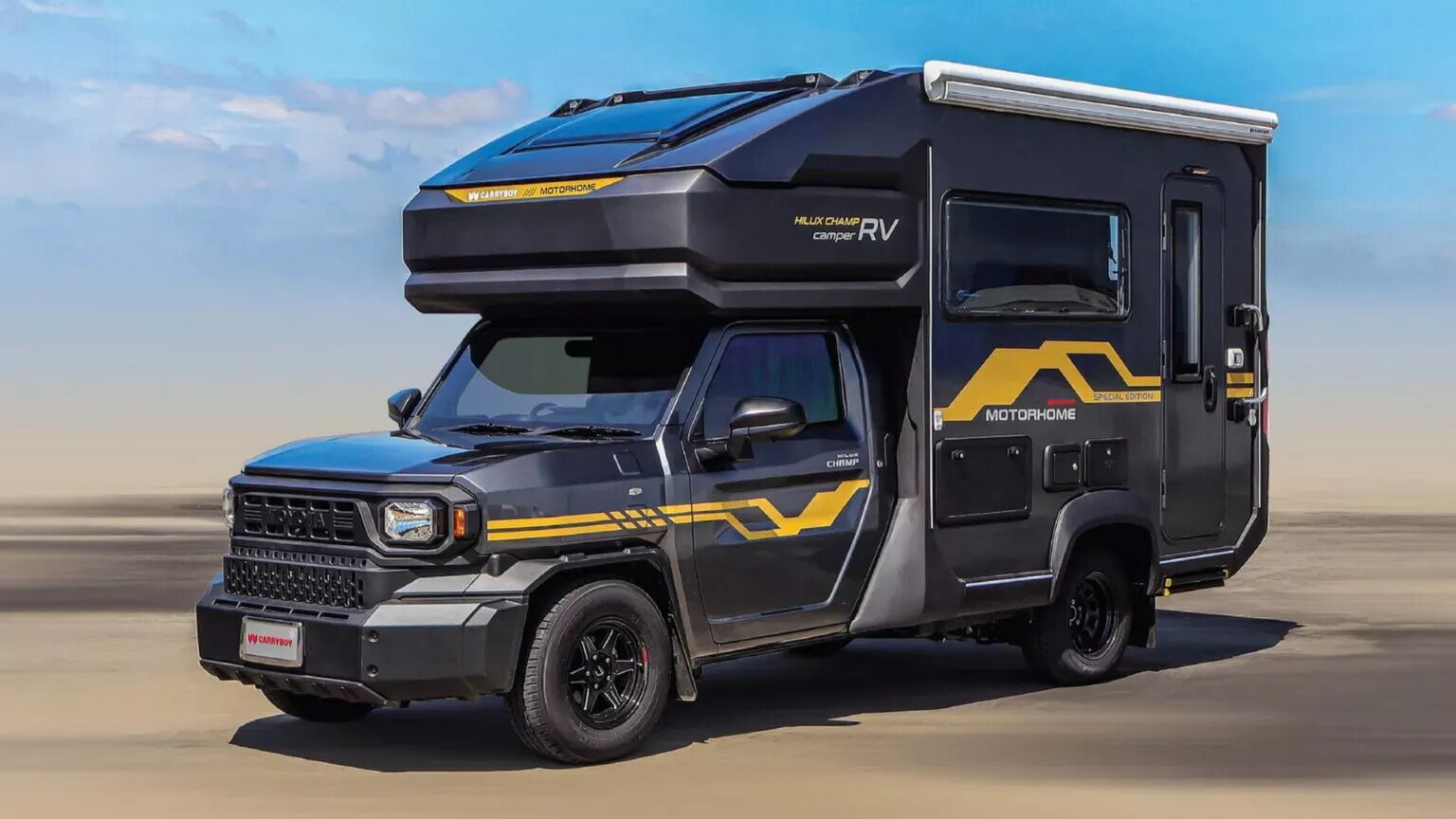 Грузовичок Toyota Hilux Champ переделали в шестиместный кемпер с душем и кухней