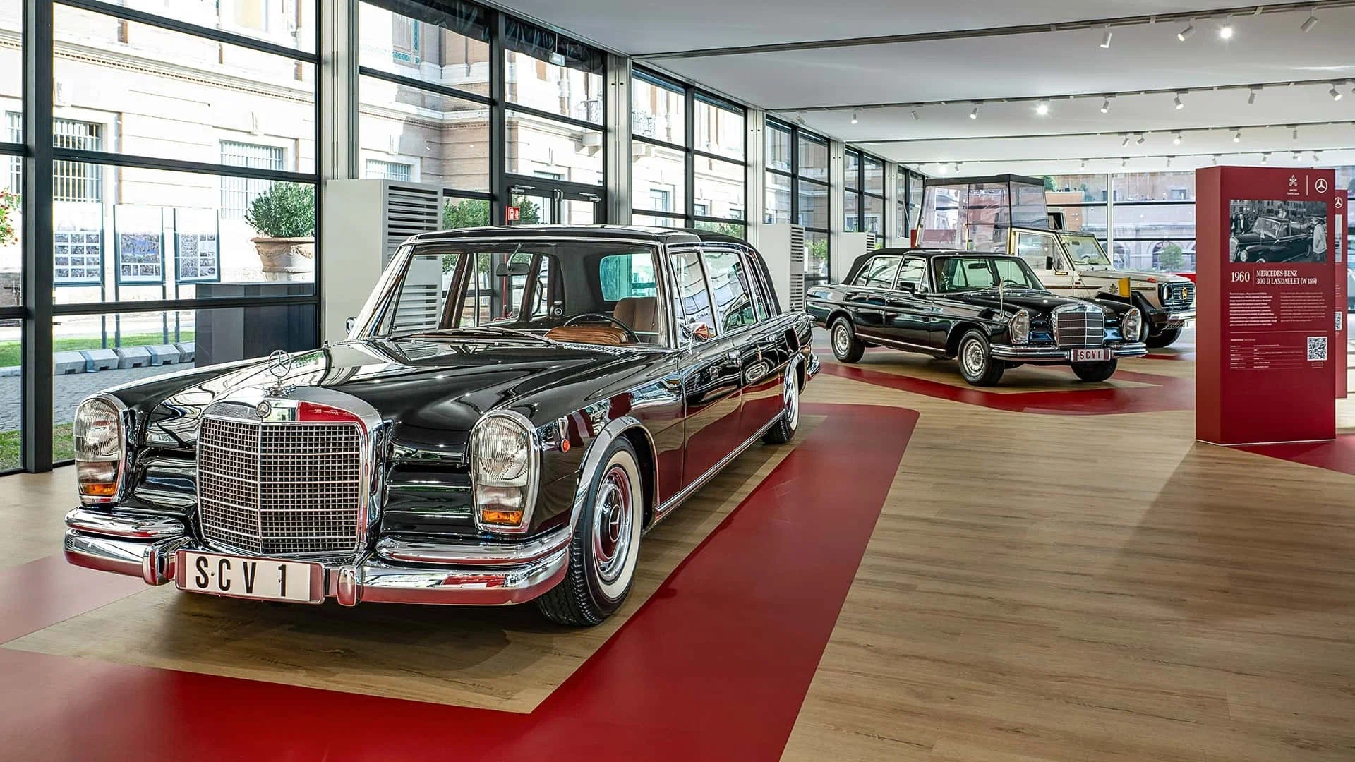 В Ватикане открылась выставка «Папамобилей» Mercedes-Benz