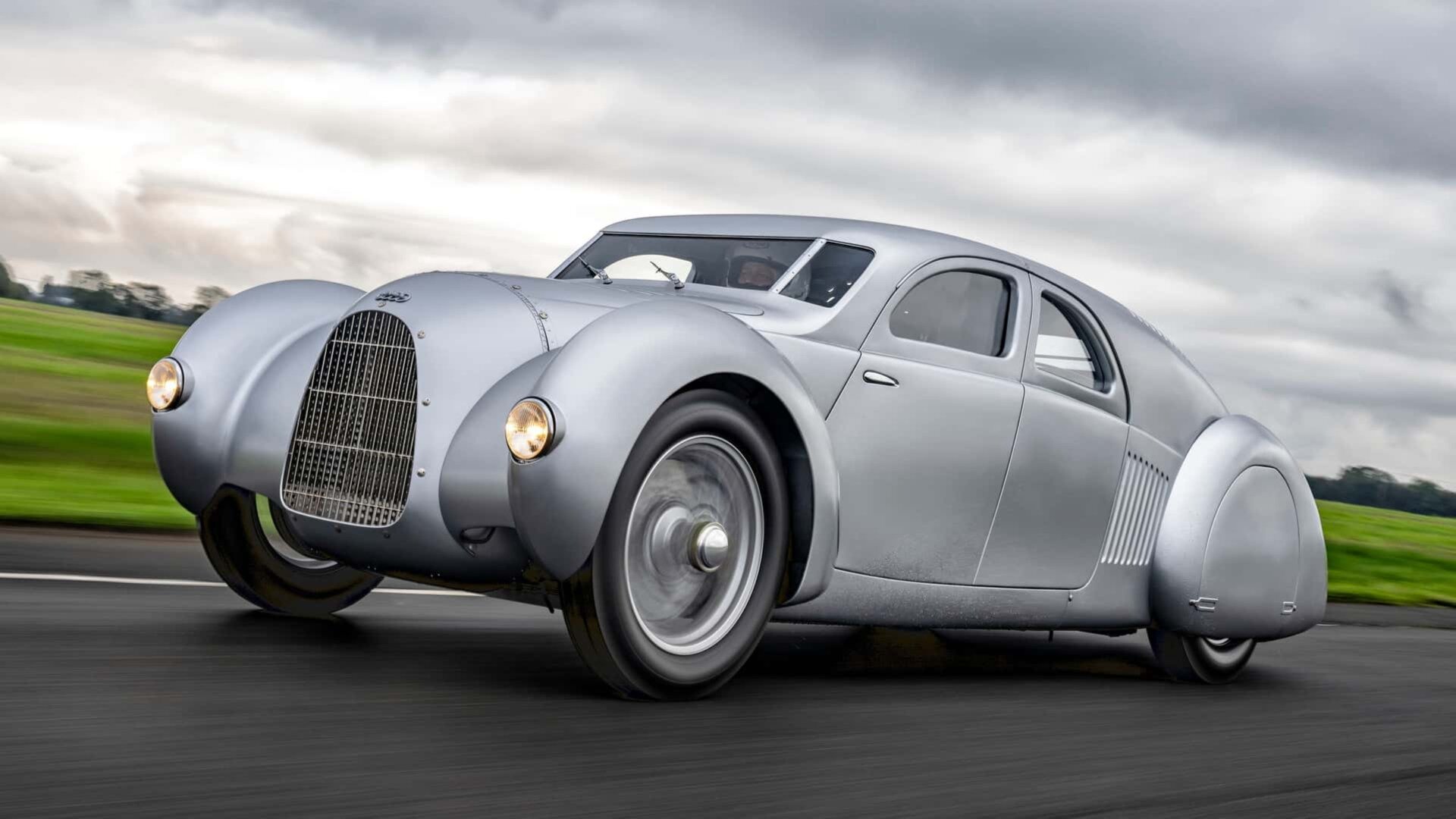 Audi построила спорткар с 16-цилиндровым мотором по чертежам 1935 года