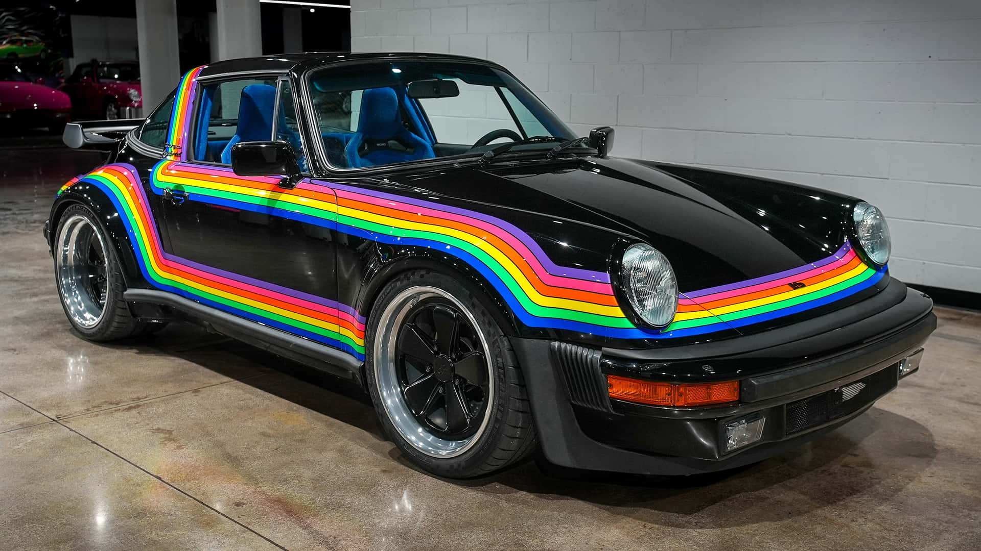 Винтажная тарга Porche 911 стала ярким гибридным рестомодом