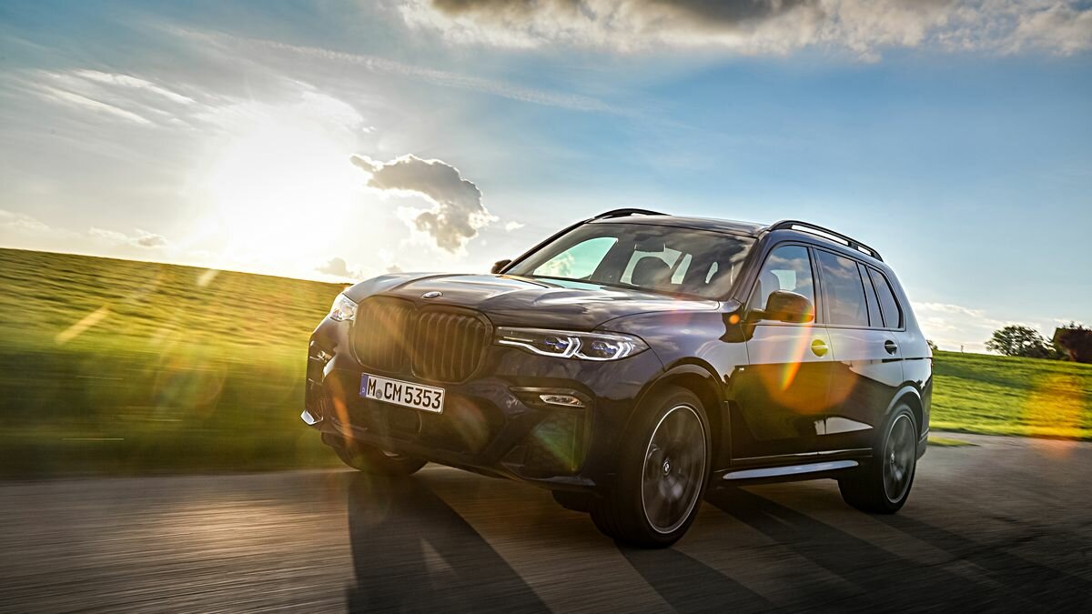 На BMW подали в суд из-за подстаканников. Утверждается, что их нельзя использовать по назначению