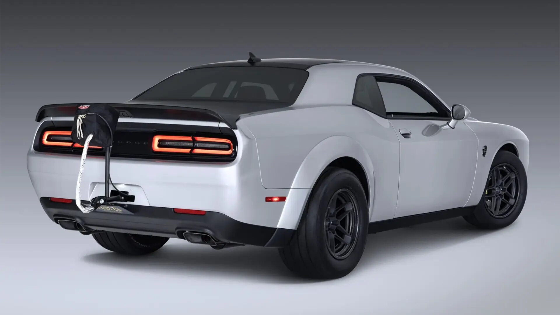 Dodge Challenger Demon 170 получит тормозной парашют в качестве аксессуара