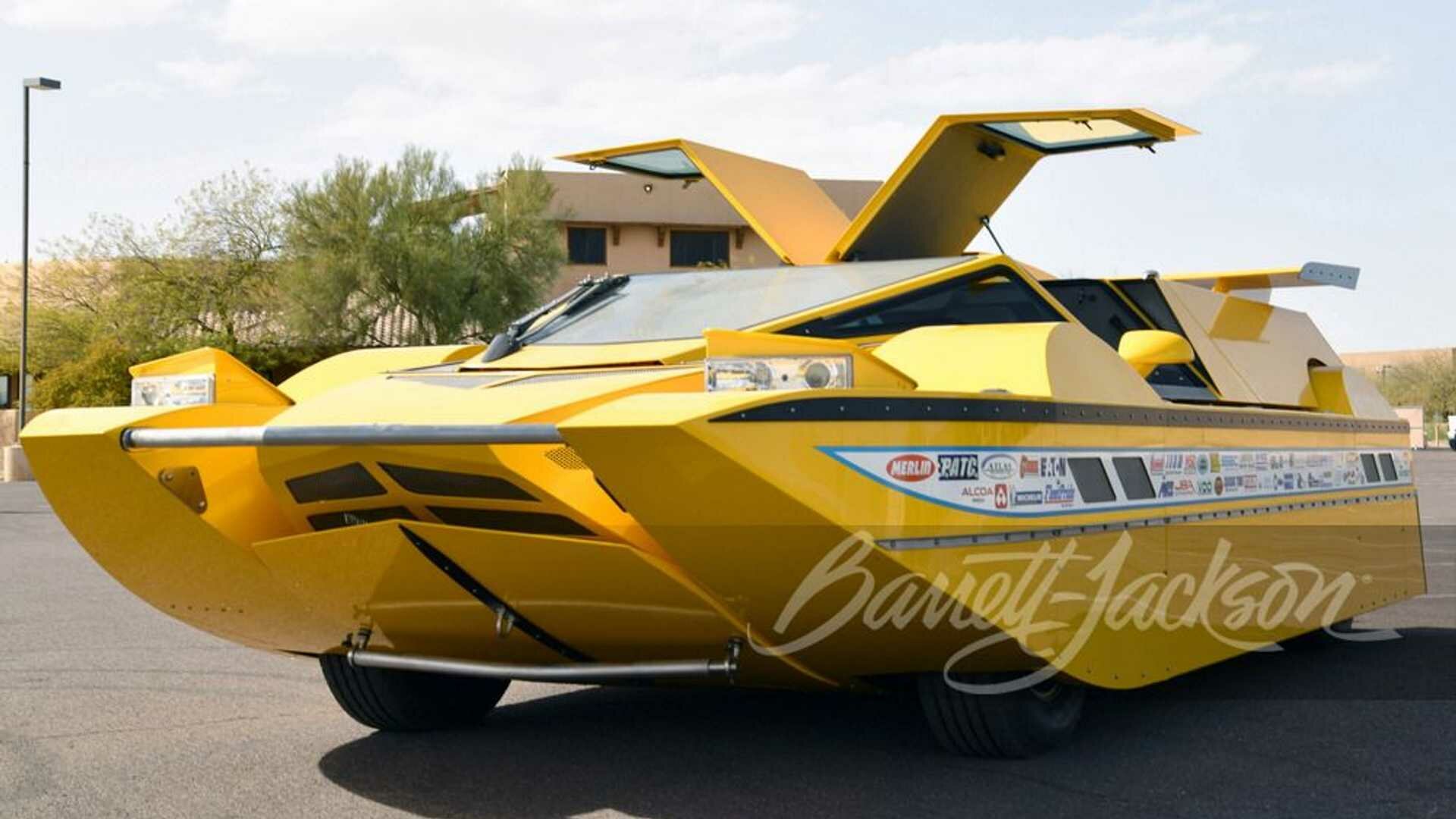 С молотка ушла уникальная амфибия с мотором 9.3 V8 от Chevrolet и дверями «крыло чайки»