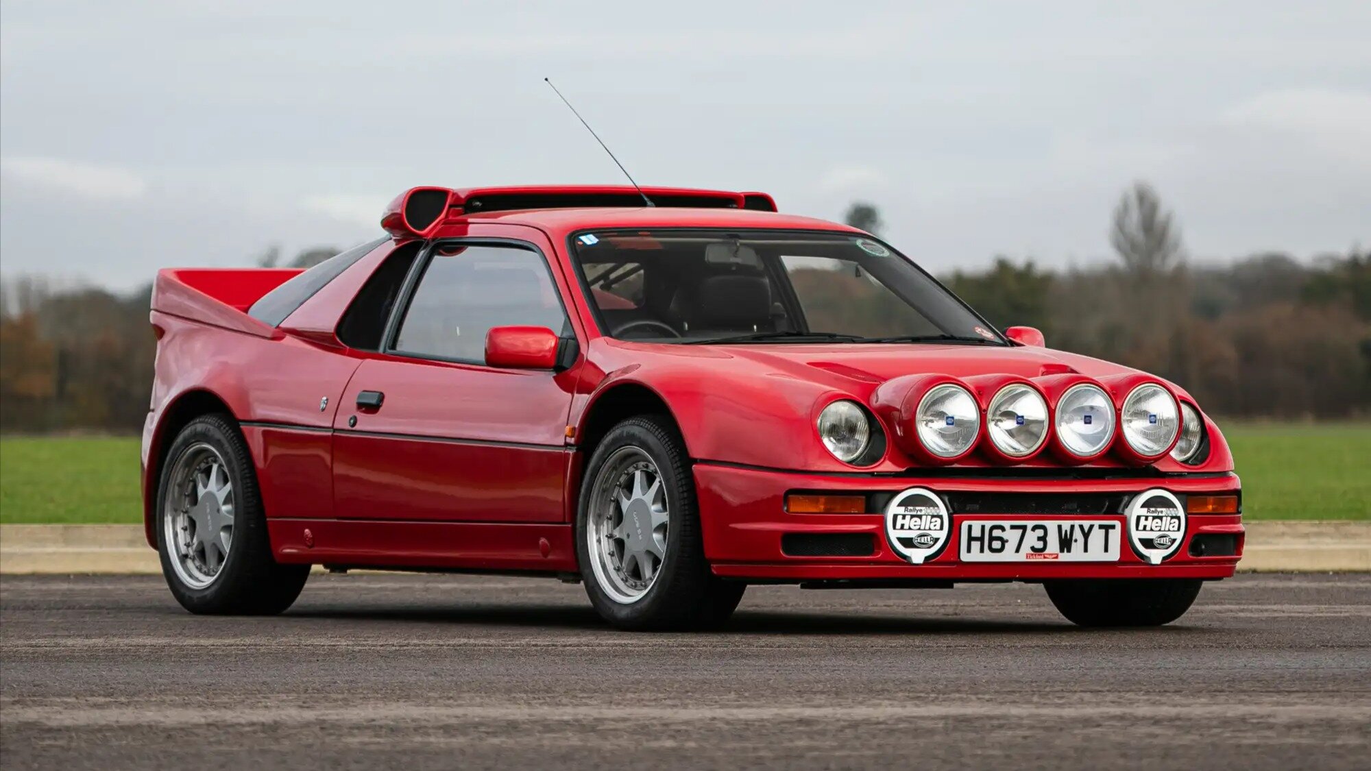 Один из четырёх выпущенных Ford RS200 пустят с молотка