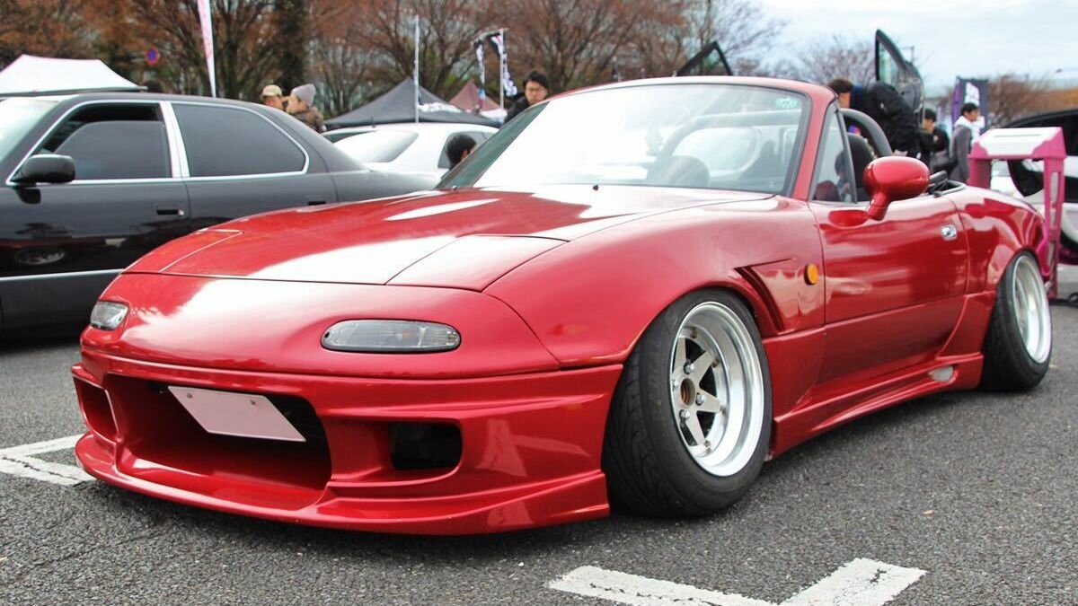 Mazda MX-5 первого поколения скрестили с RX-7 и теперь продают