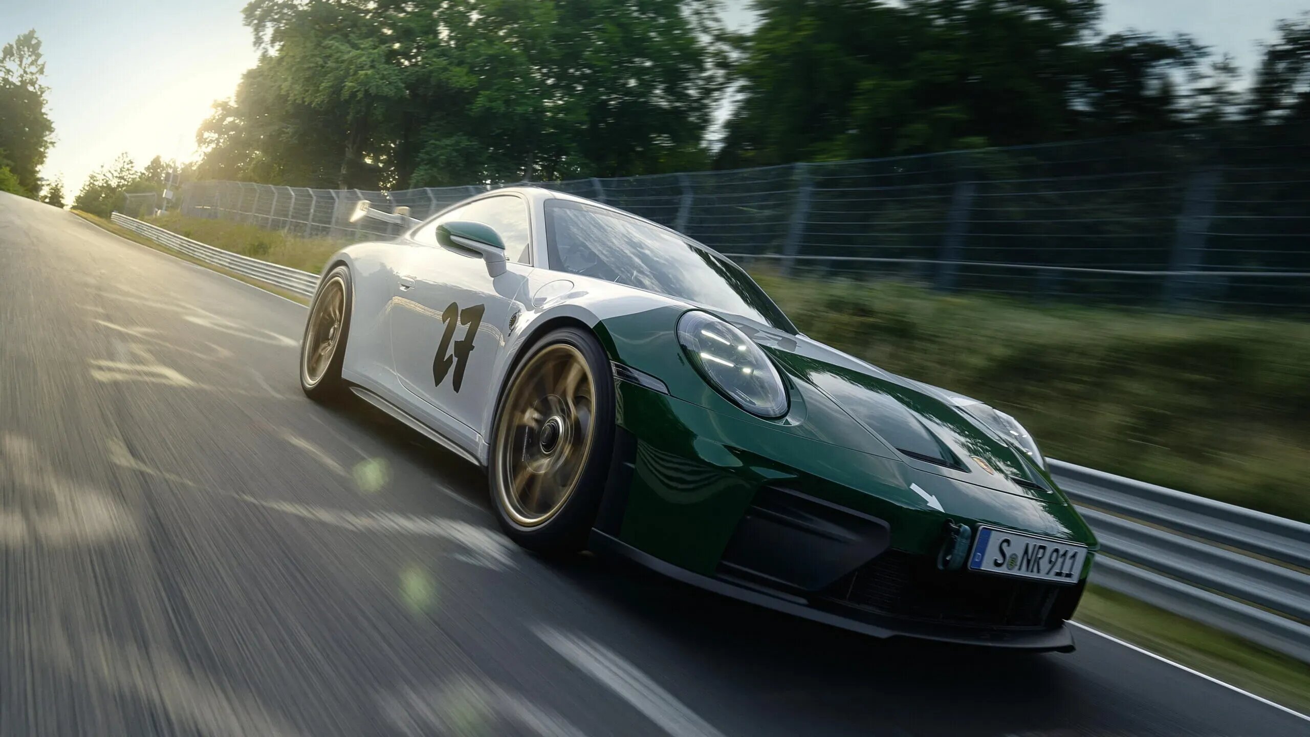 Лимитированный Porsche 911 GT3 посвятили 100-летию Нюрбургринга