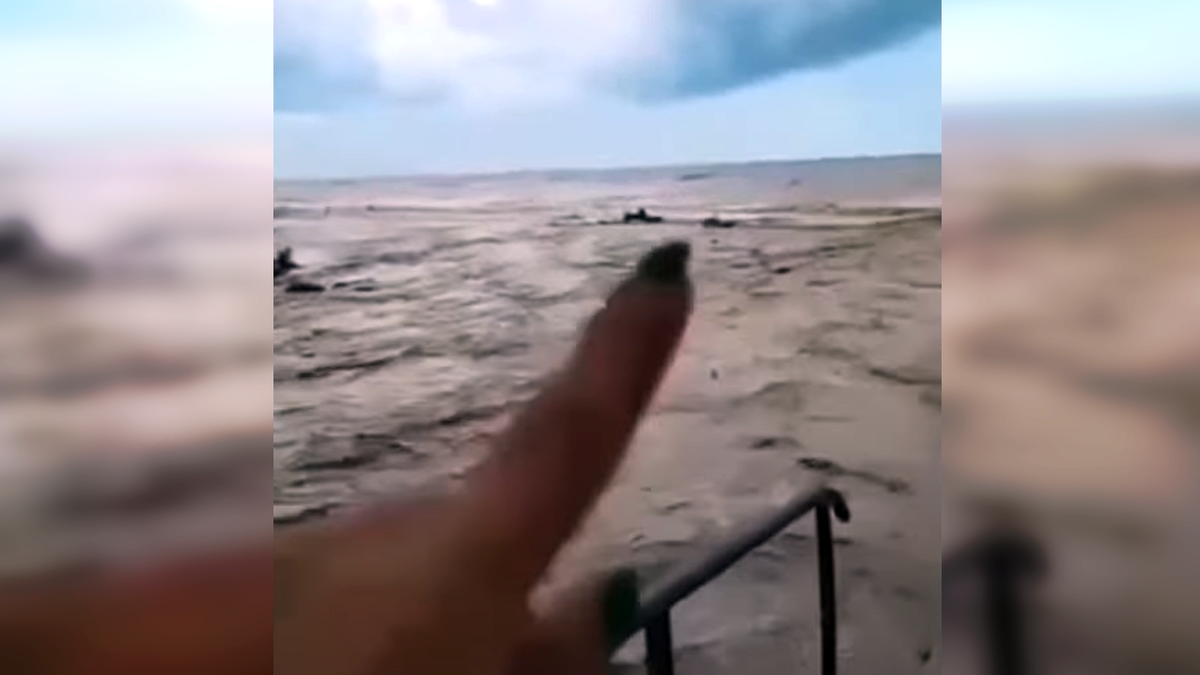 УАЗ поможет сочинке, внедорожник которой унесло в море
