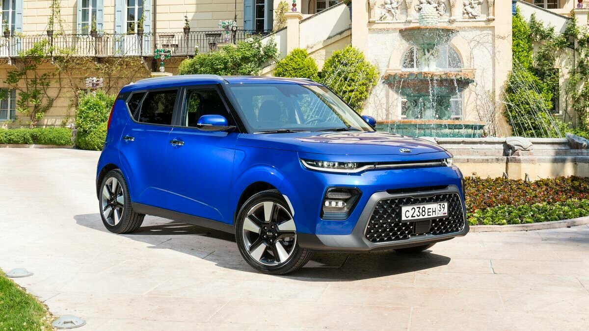 Автомобили Kia подорожали в России на 200–600 тысяч рублей