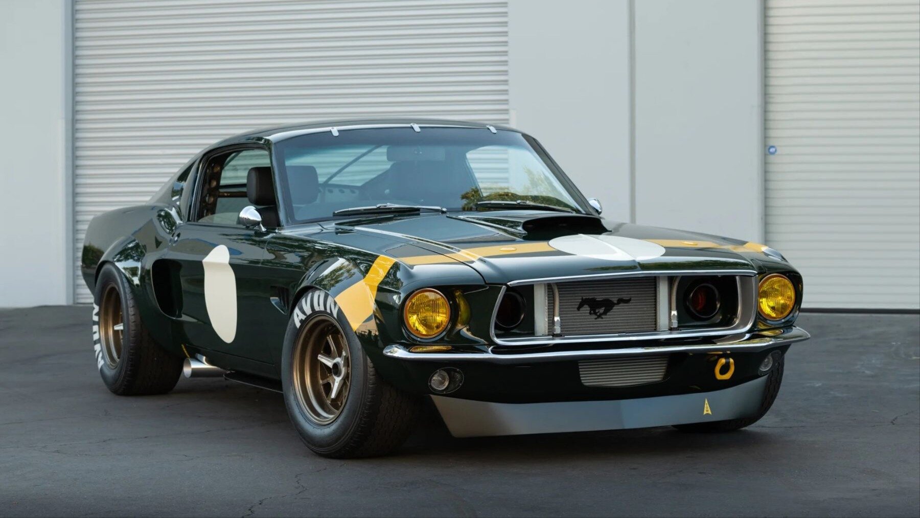 Кастомный Ford Mustang в стиле старых Cobra оценили в 700 тысяч долларов