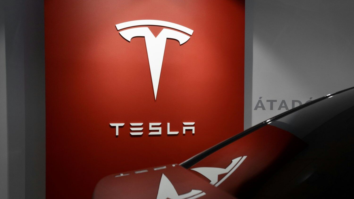 Акции Tesla подорожали ещё на 6 процентов после того, как капитализация компании превысила 1 триллион долларов