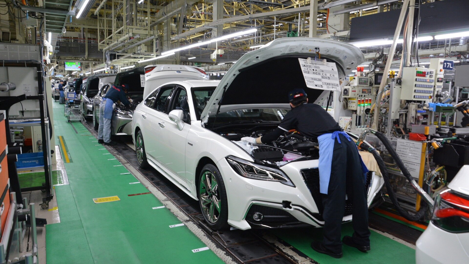 Toyota показала рост продаж и производства в ноябре, но план на год провален