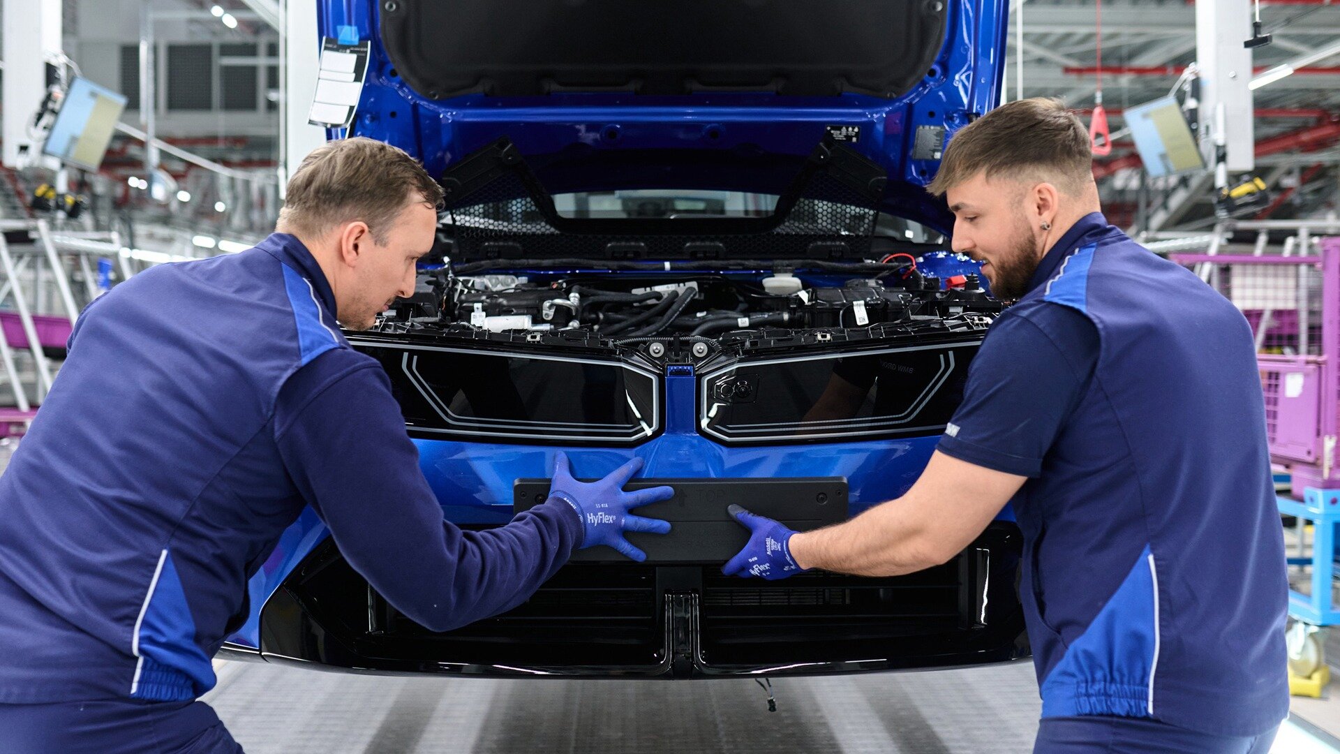 BMW ускорит открытие приёма заказов на i3 из-за высокого спроса