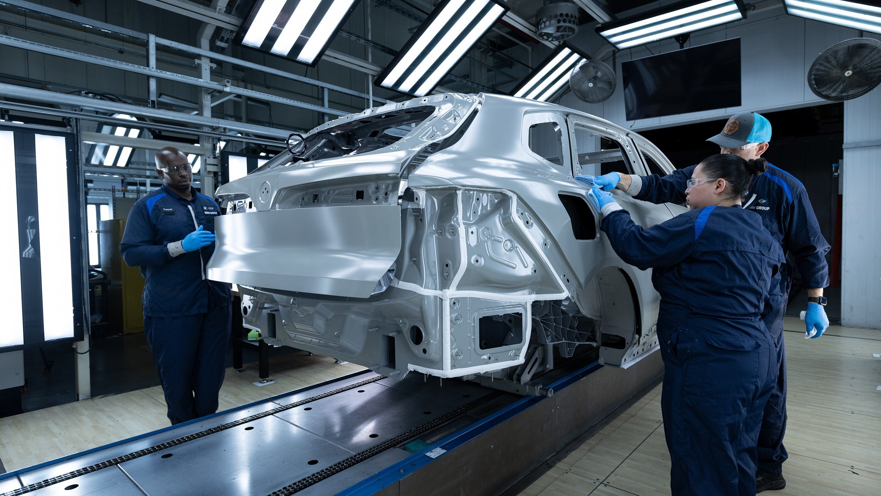 В BMW рассказали, почему новый X5 лишился раздельной задней двери