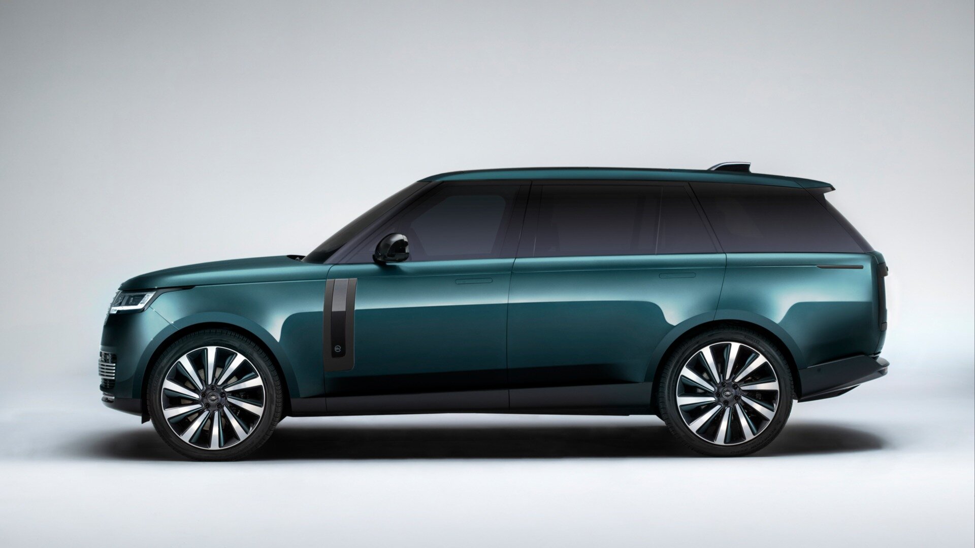 Представлен обновлённый Range Rover: более мощные гибриды и заряженная версия