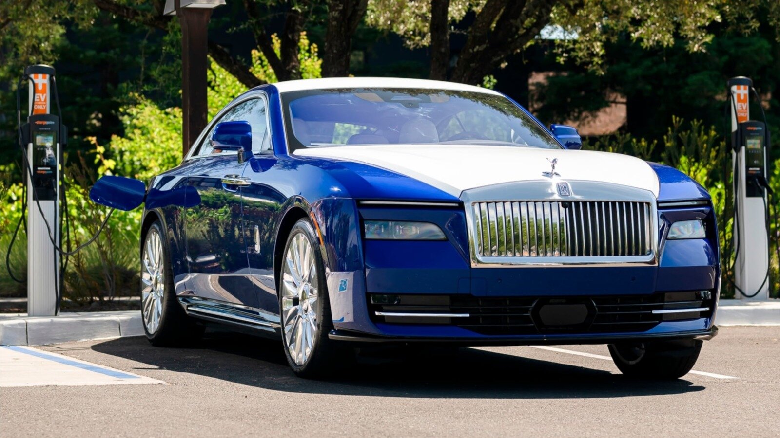 Владельцы батарейного Rolls-Royce Spectre смогут заряжать его не чаще раза в месяц
