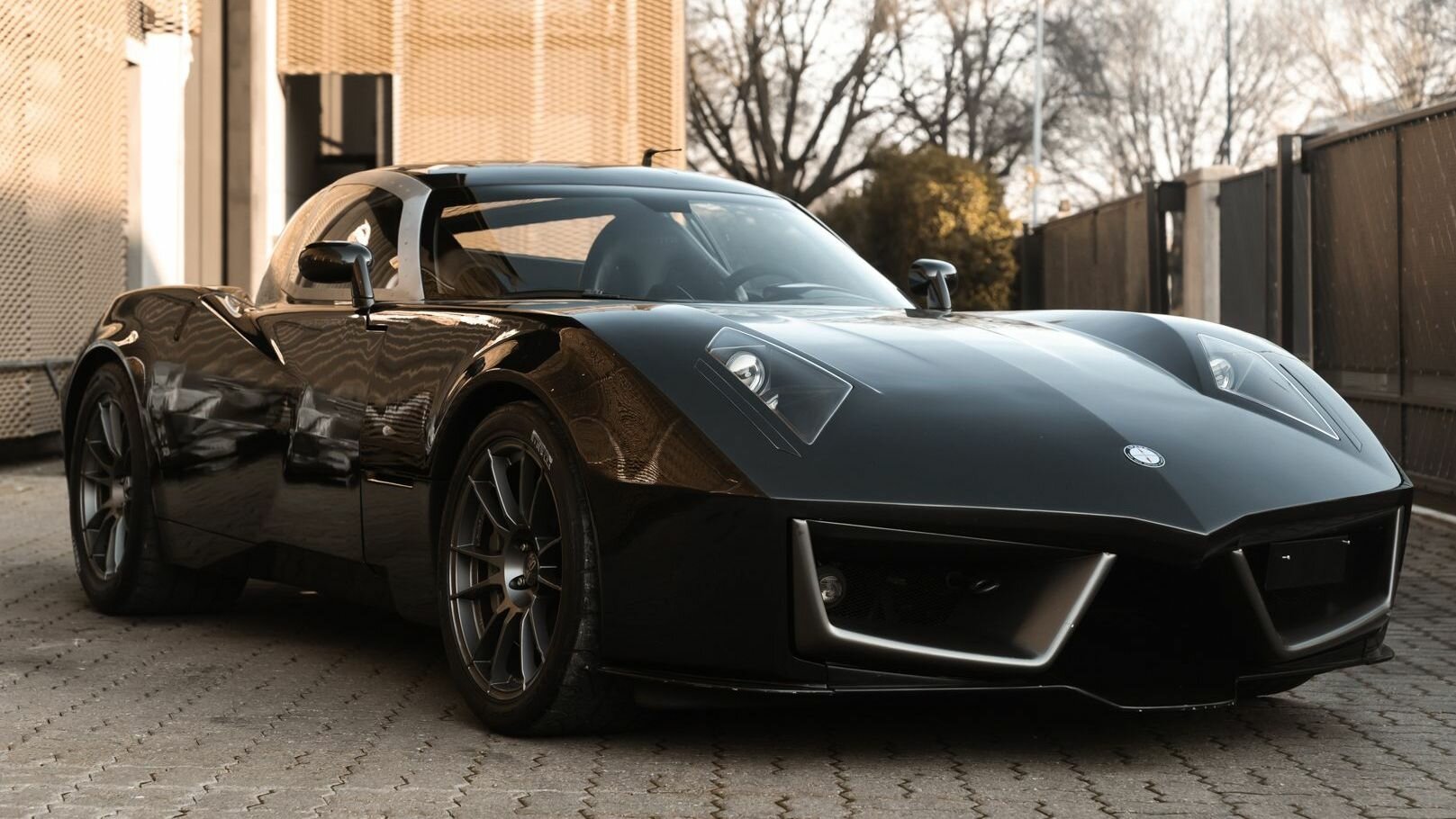 На продажу выставлен необычный суперкар Spada Codatronca TS от экс-дизайнера Zagato