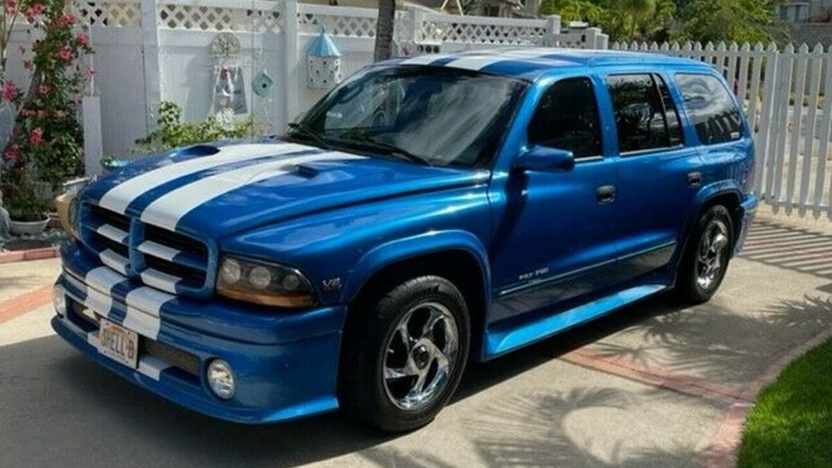 Редкий супервнедорожник в стиле Dodge Viper из 1990-х выставлен на продажу