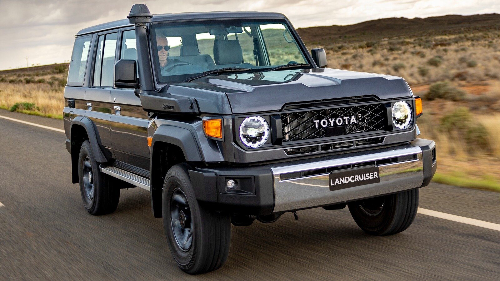Toyota возобновила продажи Land Cruiser 70: теперь с мочевиной и «Евро-6»