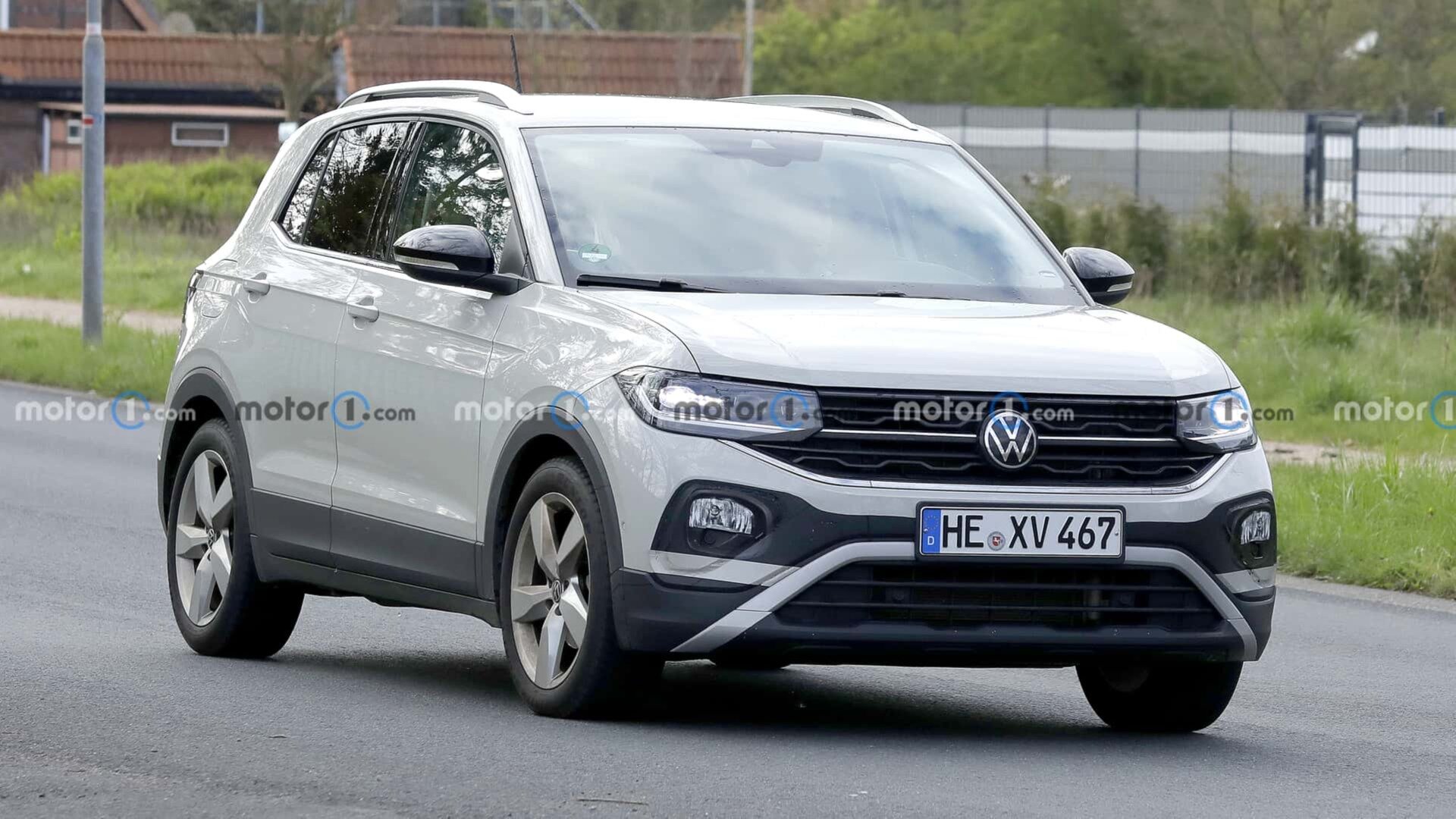 На обновлённом Volkswagen T-Cross почти не осталось камуфляжа