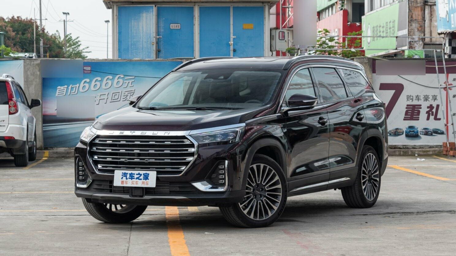 Семиместный китайский кроссовер Jetour X90 обновился и стал мощнее