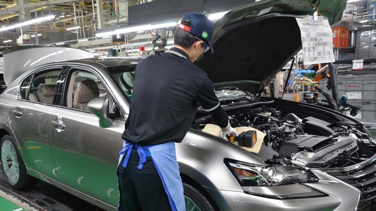 Toyota Motor приостановит японские заводы в марте