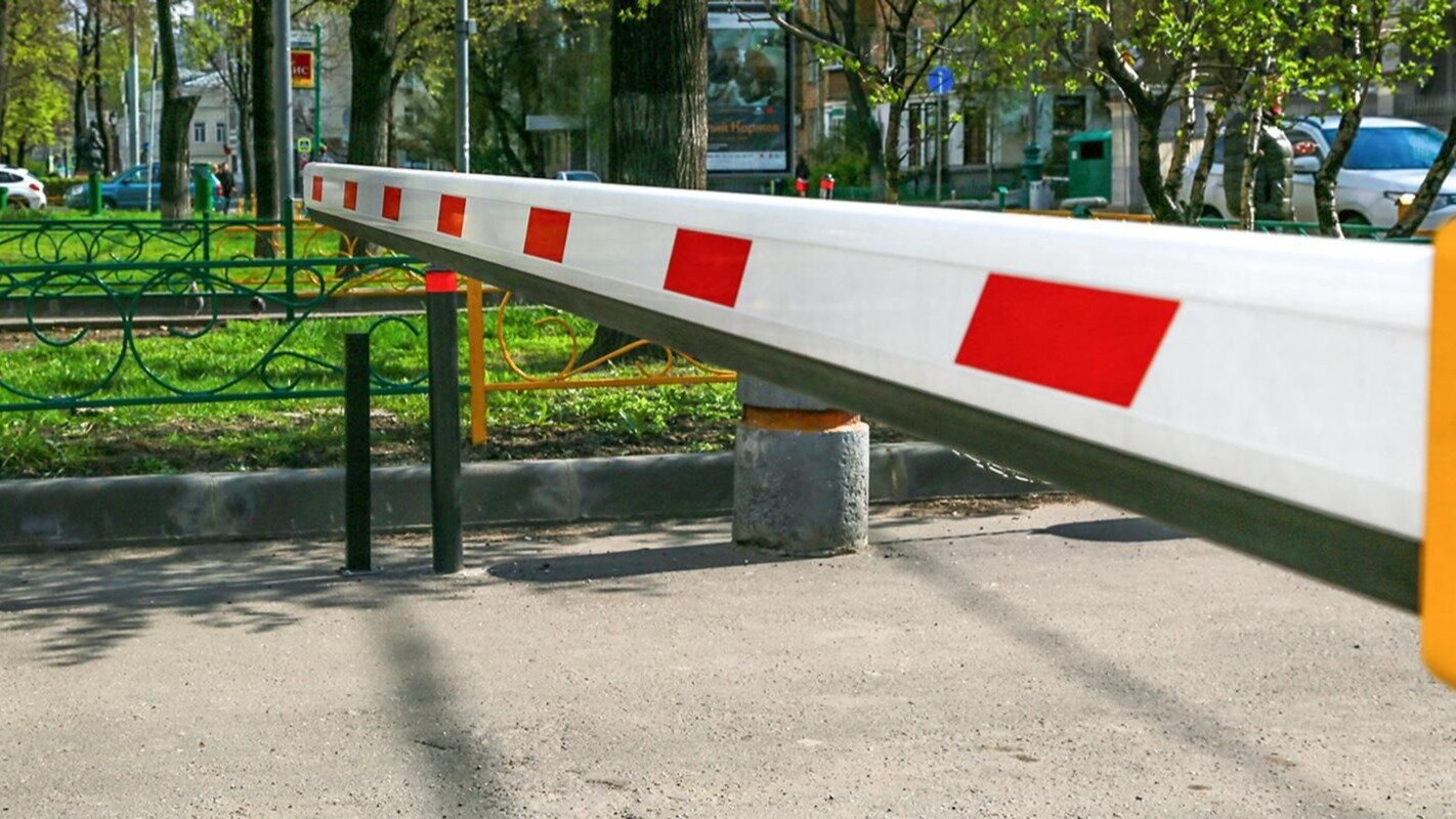 В Москве начнут устанавливать шлагбаумы по упрощённой схеме