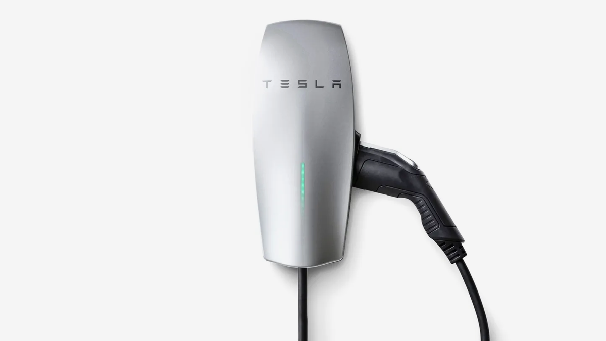 Tesla запустила продажи зарядки для любых электрокаров и открыла им доступ к станциям Supercharger