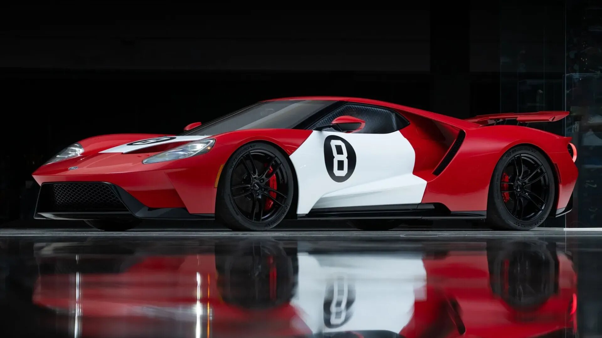 Уникальный Ford GT, окрашенный под кроссовки Майкла Джордана, пустят с молотка