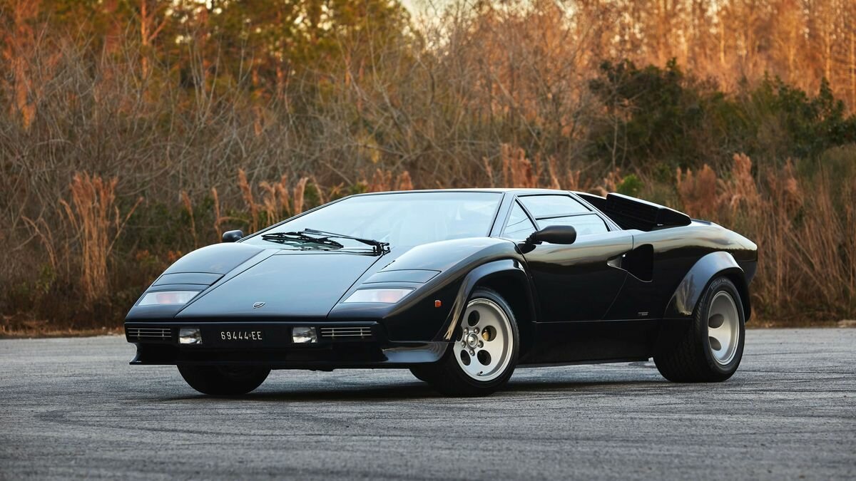Lamborghini Countach, на реставрацию которого потратили 31 млн рублей, пустят с молотка