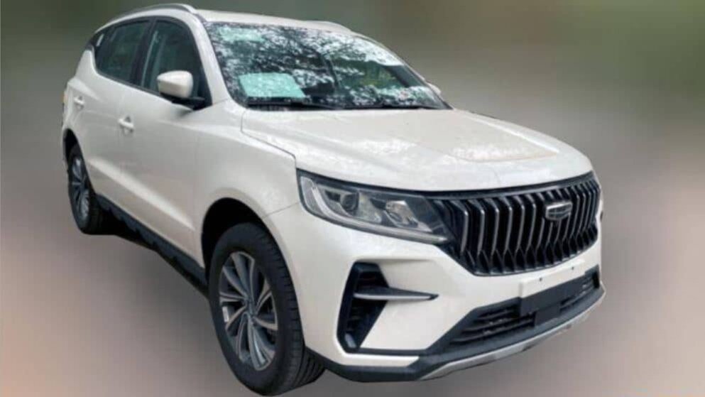 В Китае заметили обновлённый кроссовер Geely: он будет стоить дешевле 800 тысяч рублей