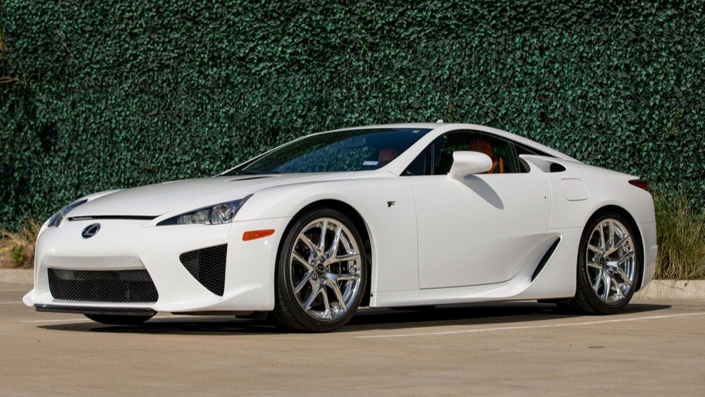 На аукцион выставили редкий суперкар Lexus LFA, которому заменили мотор