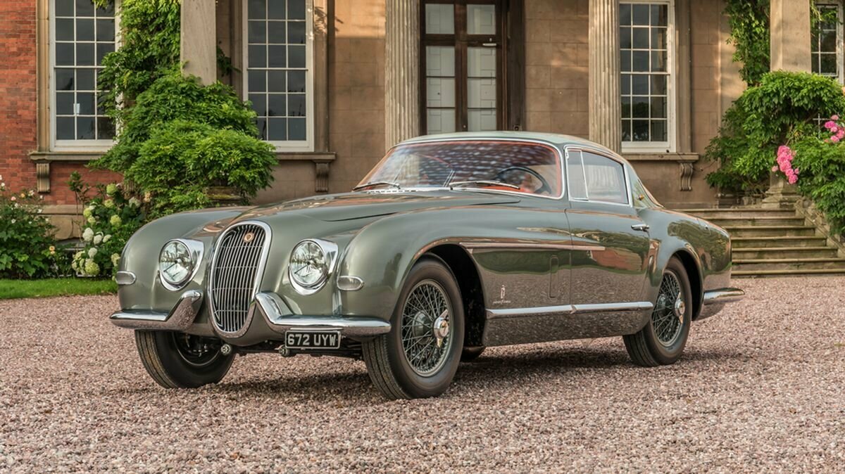 Найденный в поле старинный Jaguar могут продать на аукционе за более чем 1 миллион долларов