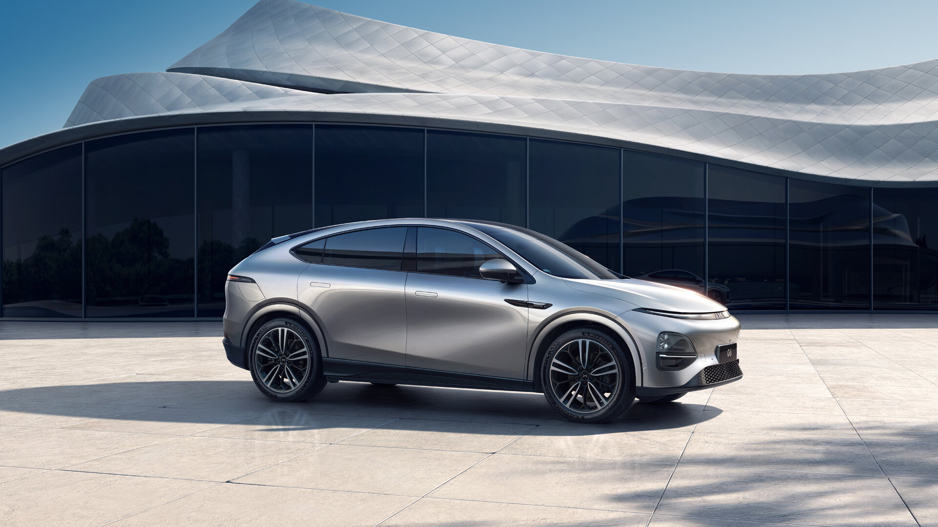 У марки Xpeng появился собственный конкурент Tesla Model Y — кроссовер G6