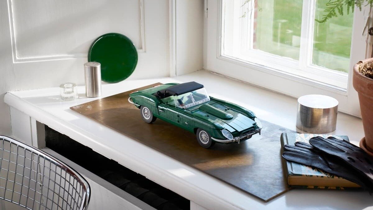 Первый серийный Jaguar E-Type стал конструктором Lego