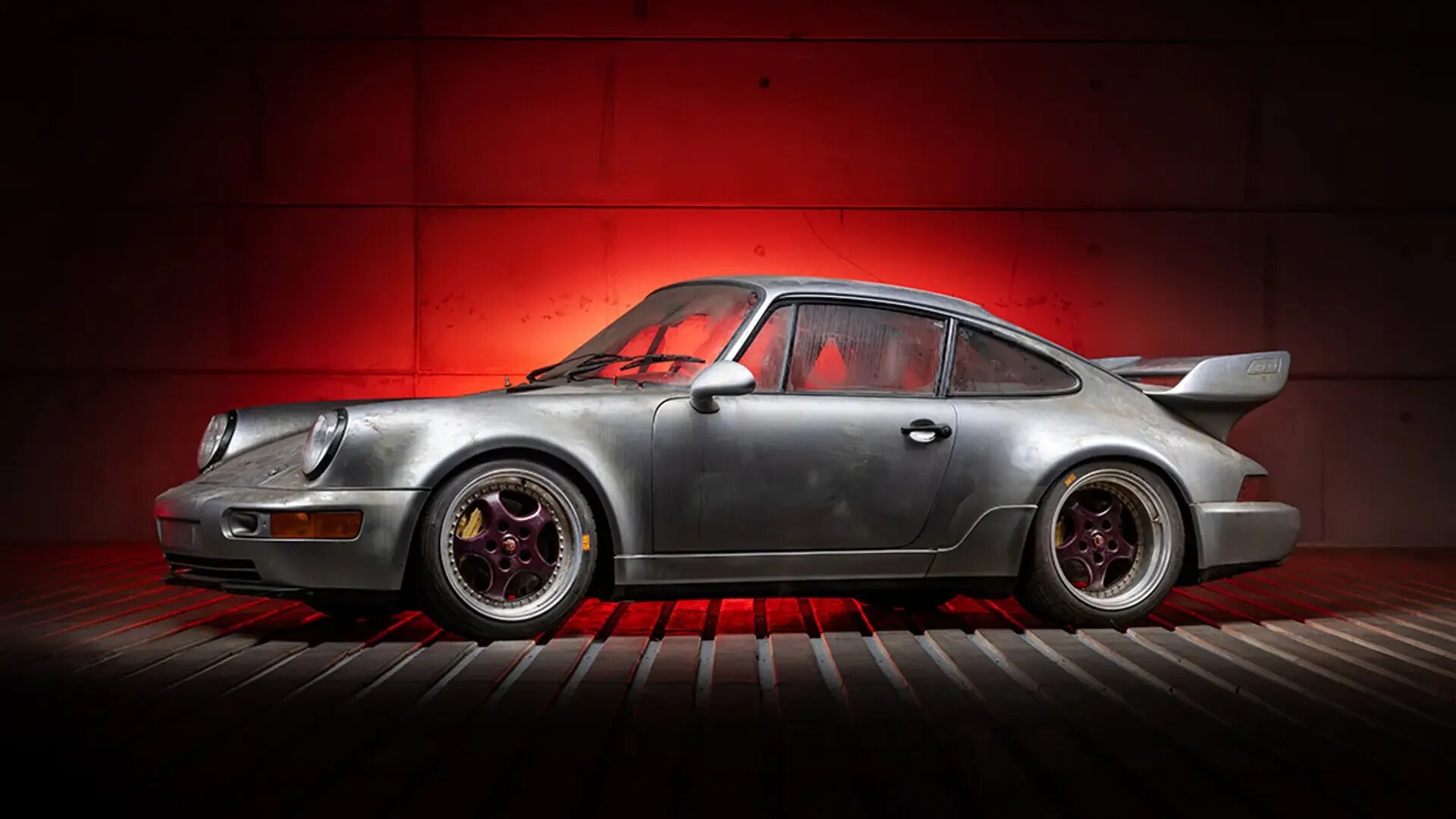 В грязи, но без пробега: уникальный Porsche 911 из 1990-х уйдёт с молотка