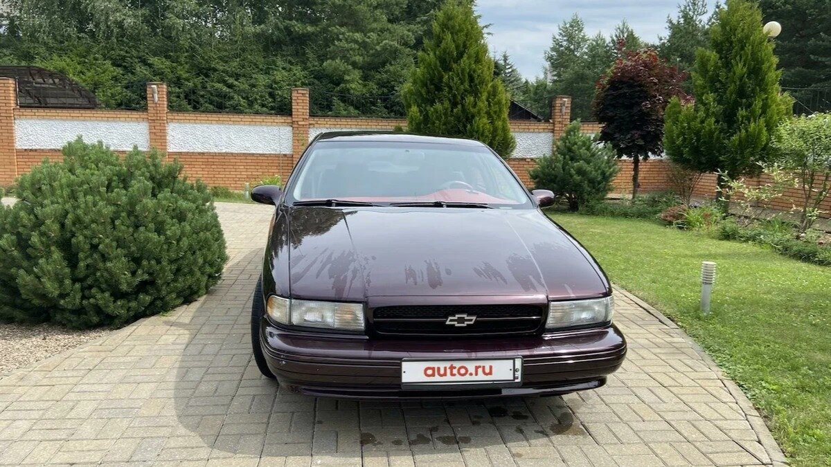 Россиянин продаёт старый Chevrolet по цене Ferrari. Это редкий седан Impala SS