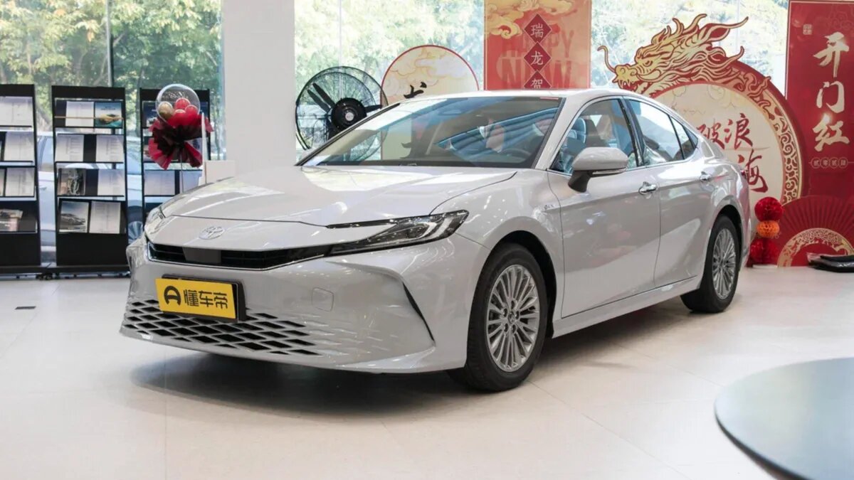 Новую Toyota Camry начали продавать в России: известны цены