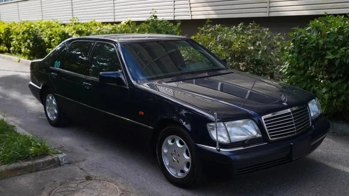 30-летний Mercedes-Benz S 600 с пробегом 12,7 тысячи километров появился в продаже на Авто.ру