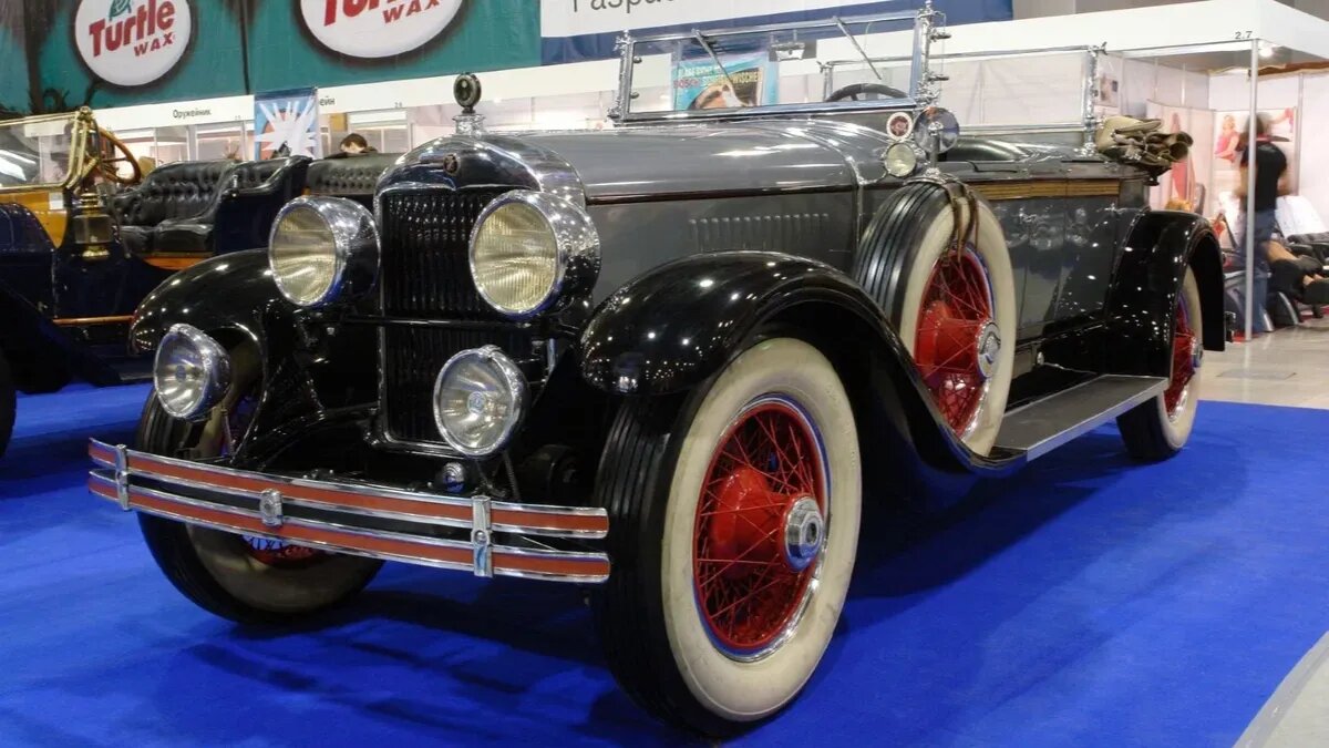 В России продают столетний кабриолет Cadillac за 110 миллионов рублей