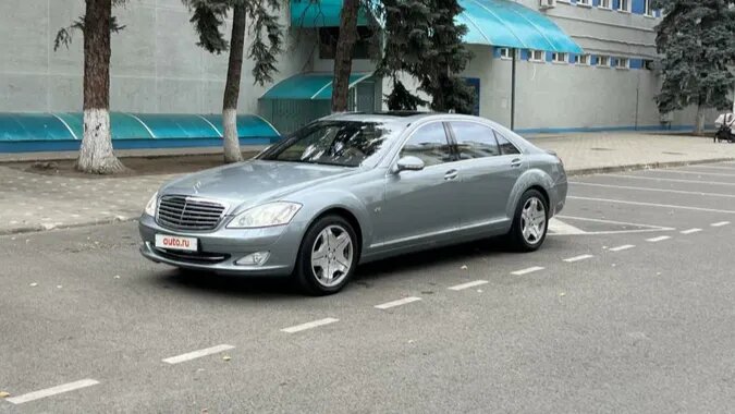 На Авто.ру продают 15-летний Mercedes-Benz S-класса с мизерным пробегом